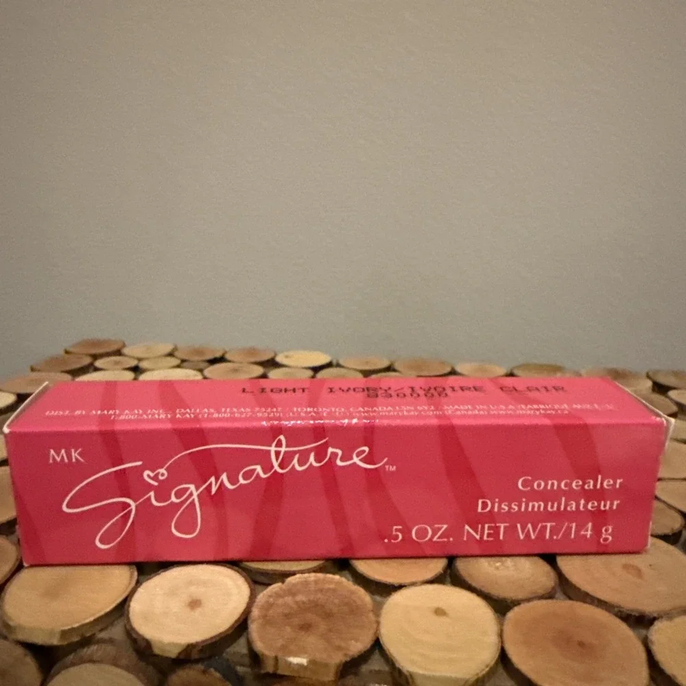 Mary Kay Signature Concealer Light Ivory 830000 Discontinued‎ 0.5 oz New in Box